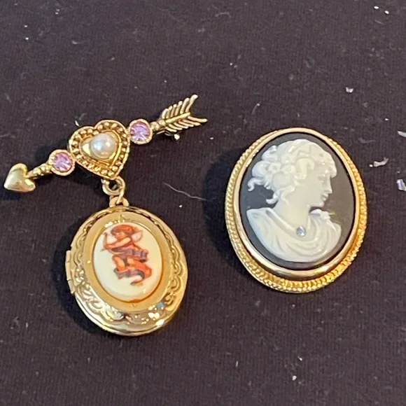 Vintage Avon Brooches Cameo and Cherub - Picture 10 of 11